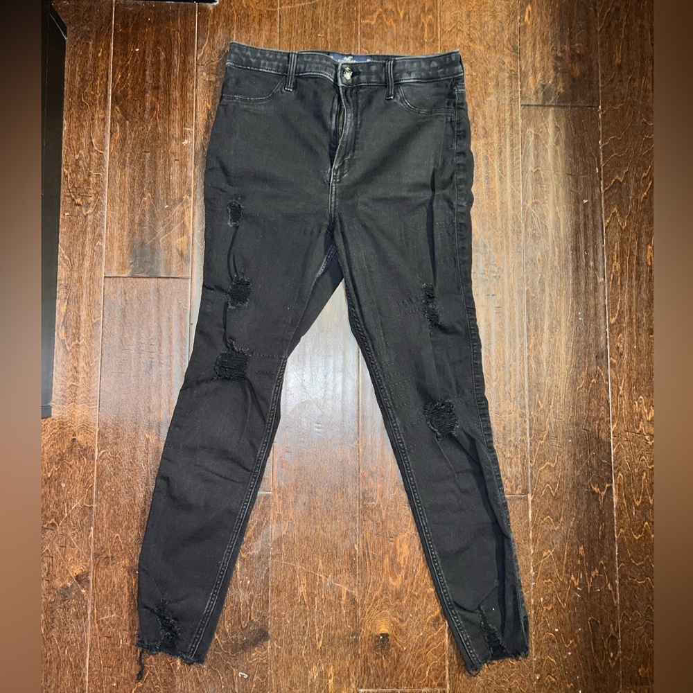 Black distressed skinny jeans